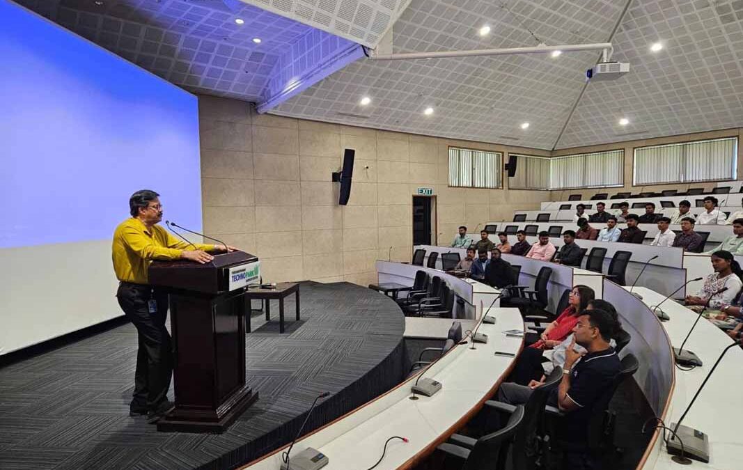Bridging Classrooms with Boardrooms | Corporate Leadership Program 2026 (05.08.2026)